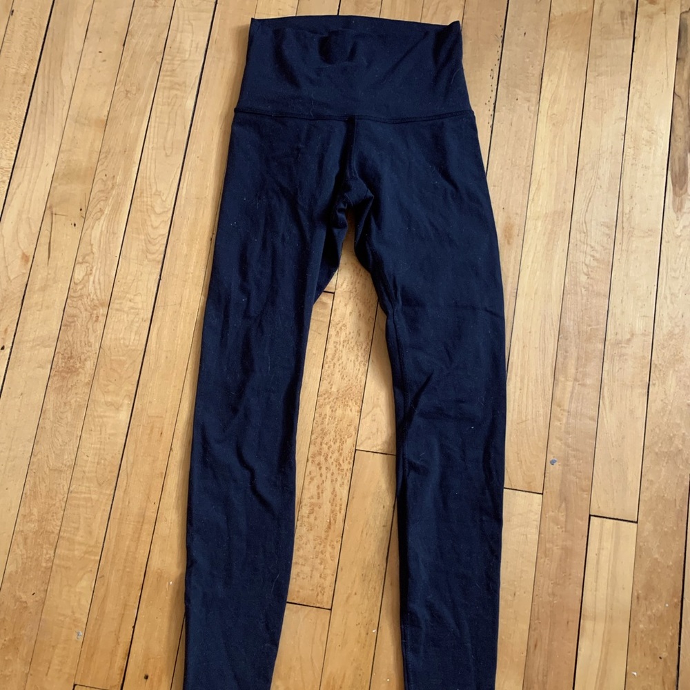 Like new black lululemon wunder under full length leggings in black, size 6